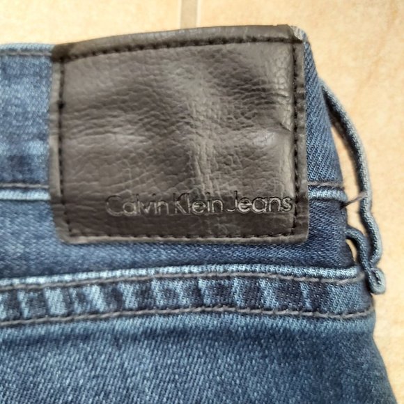 Jeans Calvin Klein Women 6 Size 28 Distressed Stretch Dark Blue Boot Cut 30 Leg - Picture 6 of 13